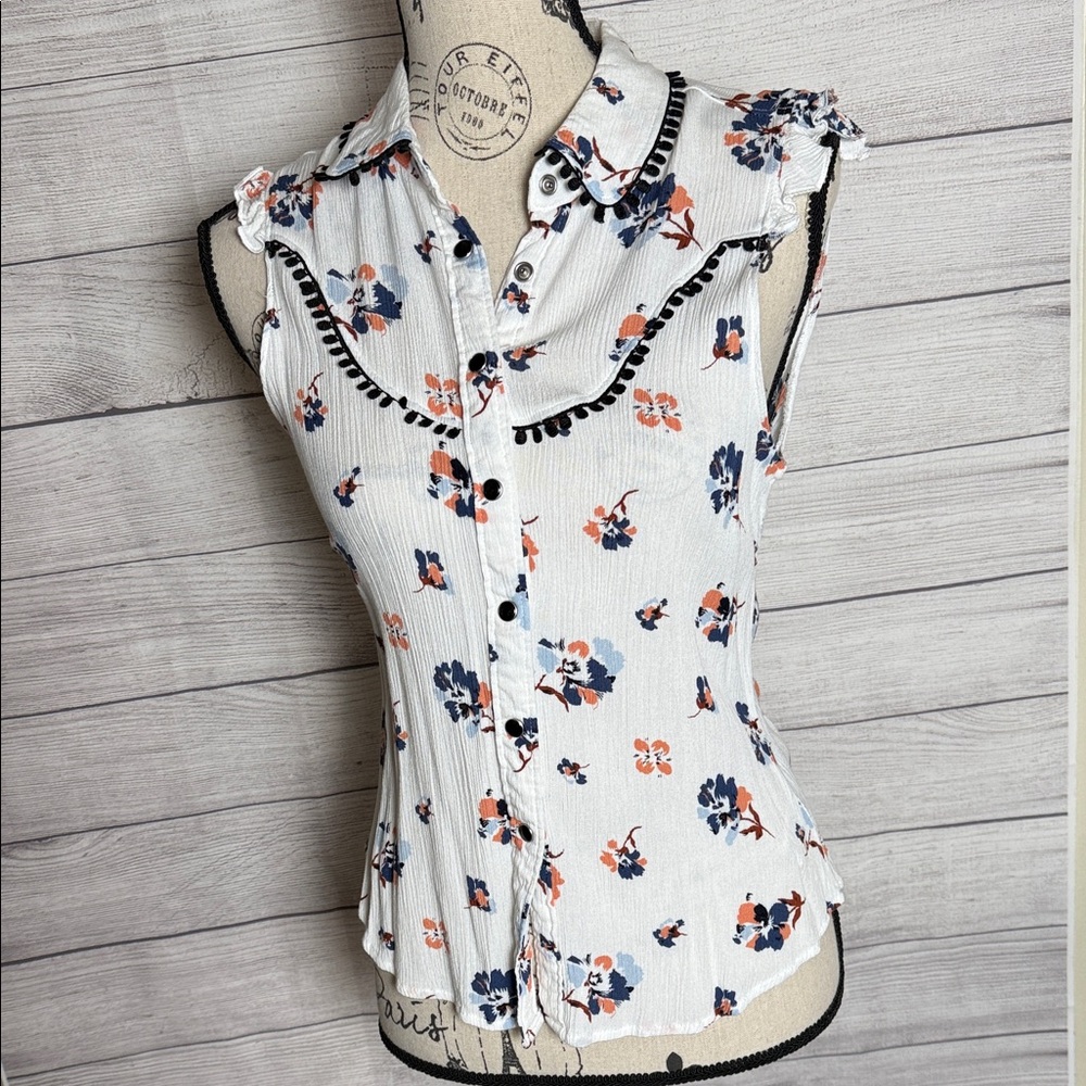 Shyanne Sleeveless Western Button Up Size Small